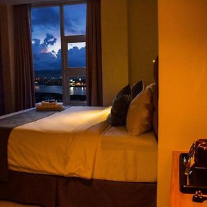 Deluxe Queen Room Airport Transfer